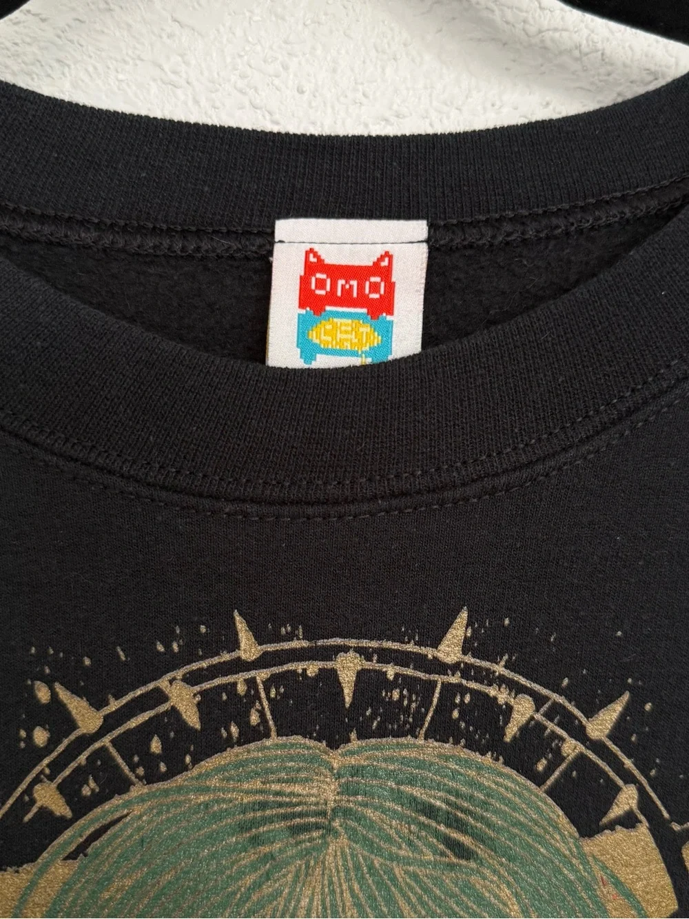 OMOCAT Roses Sweatshirt - Picture 3 of 4